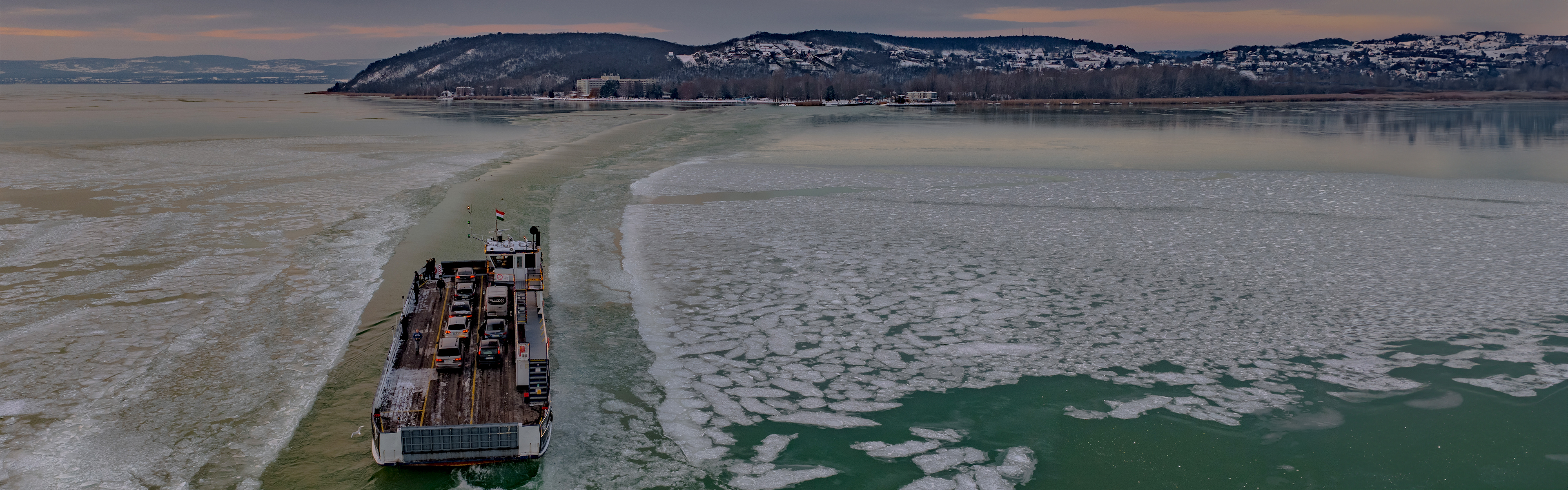 Jeges Balatonon a komp