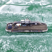 Jeges Balatonon közlekedik a komp