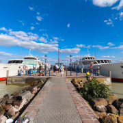 Keszthely és Hévíz motorosok Balatongyörök hajóállomáson