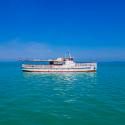 Tünde nosztalgiahajó a Balatonon oldalról
