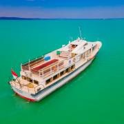 Keszthely motoros a Balatonon