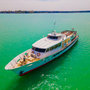 Keszthely motoros a Balatonon