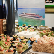 Rendezvényhajó catering felszolgálás