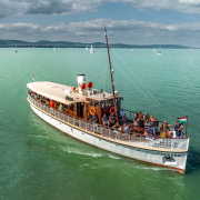 Csobánc sétahajó a Balatonon