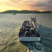 Kompok a balatoni naplementében