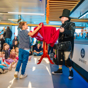 Halloween hajó gyerekekkel