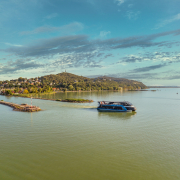 Fonyód hajóállomás Tomaj katamarán