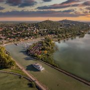 Fonyód hajóállomás Füred katamarán