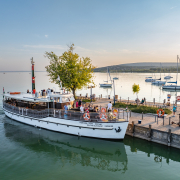 Balatonalmádi Hajóállomás Csongor hajó