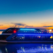 Bulihajó a Balatonon